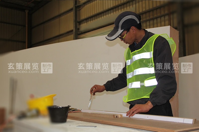 香蕉免费视频展览工厂工人